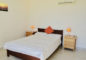 Stunning Polis Penthouse w/ private roof Hot Tub, sea views & free wifi