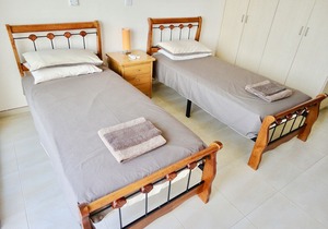 Stunning Polis Penthouse w/ private roof Hot Tub, sea views & free wifi