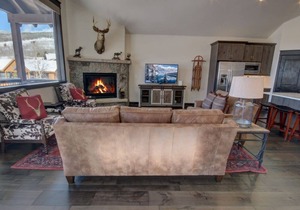 Stunning/River Run Village/Hot Tub/Walk to Slopes