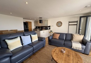 Stunning Sea Views from this Cosy 1 Bedroom Apartment