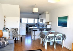 Stunning sea views, parking,central St Ives, 400m to beach. Sunny patio. Quiet.
