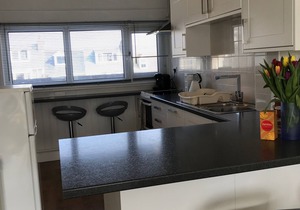 Stunning sea views, parking,central St Ives, 400m to beach. Sunny patio. Quiet.