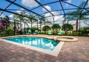 Stunning Showcase 7 Bed 6 Bath Property with Spa and Pool