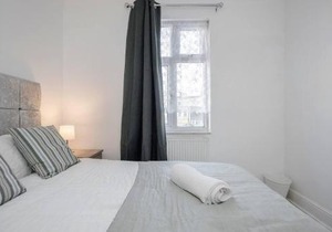 Stunning Top 2 Bed Flat Tilbury Central Location