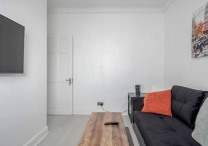 Stunning Top 2 Bed Flat Tilbury Central Location