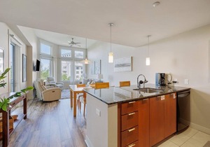 Stunning top floor condo with washer/dryer, pool & hot tub