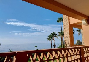 Stylish 1st line beach apartment overlooking the Med, La Perla de la Bahia