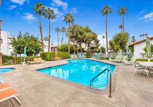 Stylish 2/2 Ground Level Condo in South Palm Springs
