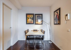 Stylish 2-bed 2 bath with free parking, pool, gym, wifi