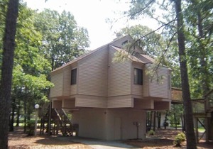 Stylish 2BR Condo with Balcony