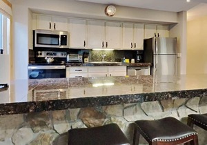 Stylish 2BR Home Near Skiing w/Hot Tub Access!