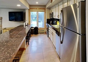 Stylish 2BR Home Near Skiing w/Hot Tub Access!