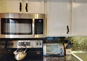 Stylish 2BR Home Near Skiing w/Hot Tub Access!