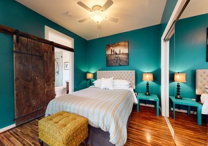 Stylish 2nd-floor studio with walkable locale, furnished patio, AC, washer/dryer