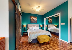 Stylish 2nd-floor studio with walkable locale, furnished patio, AC, washer/dryer