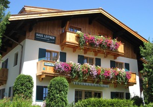 stylish apartment in a casual mountain design in the center & close to the lifts