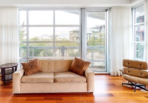 Stylish coastal condo w/ shared pool, floor-to-ceiling windows & free WiFi