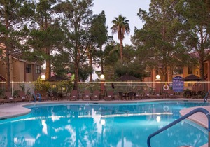 Stylish Condo w/ Free Shuttle to Strip, Resort Putting Green & Outdoor Pool
