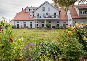 Stylish holiday apartment in a manor house on Lake Plauer