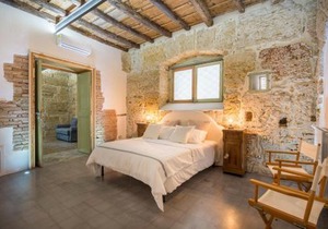 Stylish home in front of Casa Professa