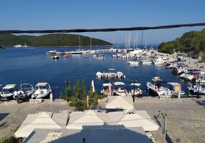 Stylish Marina Retreat - Spectacular Sea Views