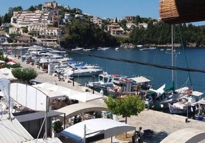 Stylish Marina Retreat - Spectacular Sea Views