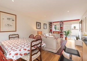 Stylish Mews house with parking