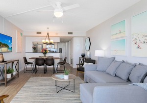 Stylish Oceanfront Corner Unit Condo | Open Concept & Chic Decor