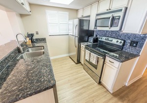 Stylish Oceanfront Corner Unit Condo | Open Concept & Chic Decor