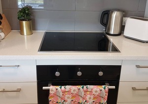 Stylish One Bedroom Apartment close to Airport, Optus Stadium and Crown (2)