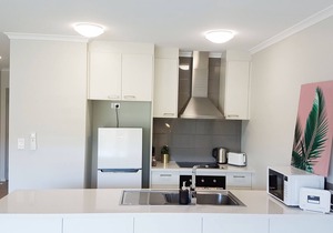 Stylish One Bedroom Apartment close to Airport, Optus Stadium and Crown (2)