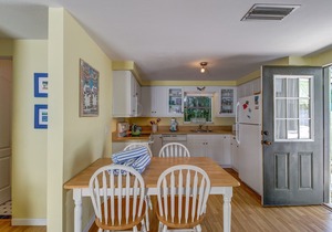 Stylish & relaxing villa with heated pool - blocks from the beach