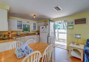 Stylish & relaxing villa with heated pool - blocks from the beach