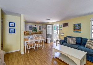 Stylish & relaxing villa with heated pool - blocks from the beach