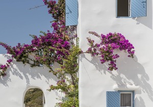 Stylish seaside private villa with pool, 1min from Mikri Santa sandy beach!