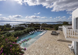 Stylish seaside private villa with pool, 1min from Mikri Santa sandy beach!