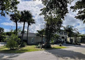 Stylish Studio Apt - Near the Beach