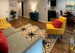 [SU 922-2] Graciela's Campus-close 2 bedroom luxury, Evie's campus