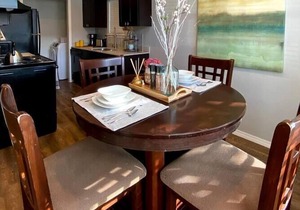 [SU 922-2] Graciela's Campus-close 2 bedroom luxury, Evie's campus