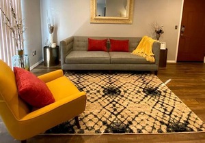 [SU 922-2] Graciela's Campus-close 2 bedroom luxury, Evie's campus