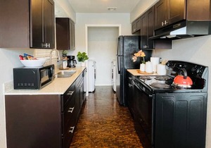 [SU 922-3] Campus-close 2 bedroom luxury