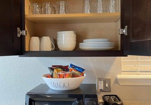 [SU 922-3] Campus-close 2 bedroom luxury