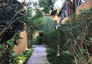 Suite 2-104 em Flat frente ao mar