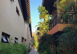 Suite 2-104 em Flat frente ao mar
