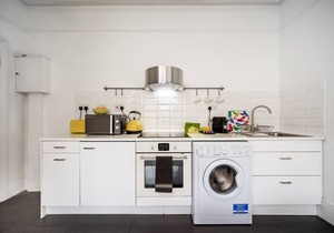 Suite 9 Blissful, Bright 1 bedroom suite in quiet rd in Belsize Park