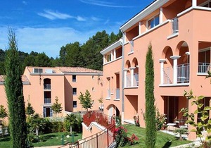 Suite Equipée | Accès 3 Piscines + Bain à Remous!
