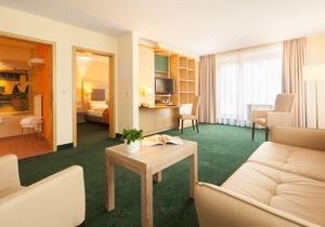 Suite Hotel Leipzig - Suite with kitchen / bathroom and 2 separate rooms