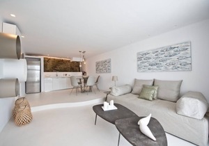 Suite Ruby one bedroom suite with shared pool in Agia Sofia