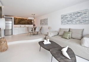 Suite Ruby one bedroom suite with shared pool in Agia Sofia