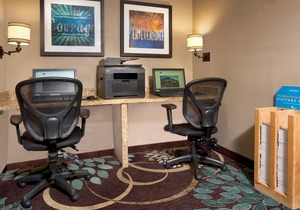 Suite with Full Kitchen Near the Sky Wheel | Hot Breakfast, Pool + More!